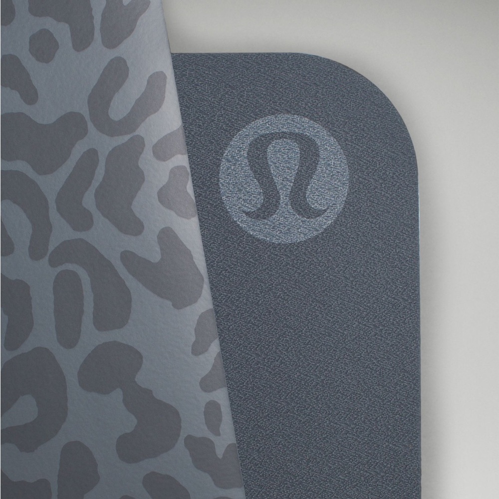 Brand new never used Lululemon yoga mat